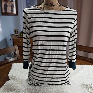 Elegant Black and White Fitted Blouse with 3/4 Sleeves